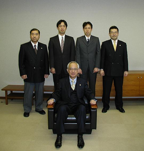 ～平成１９年度役員～左から、田村副会長、茂木立副会長、道上会長、松岡副会長、永井副会長
