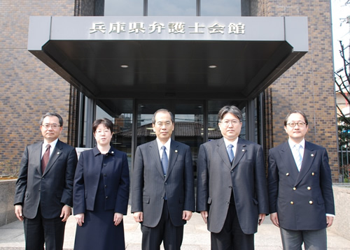 ～平成２１年度役員～左から、中上副会長、鴇田副会長、春名会長、宇陀副会長、荻野副会長